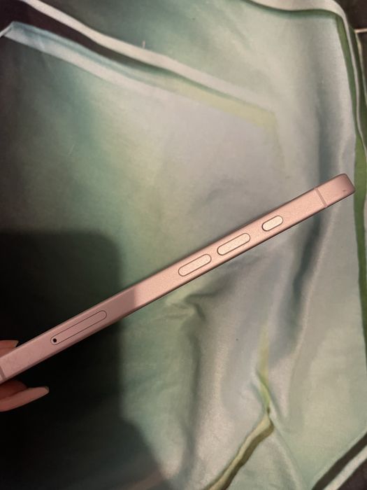 Iphone 16.          M.