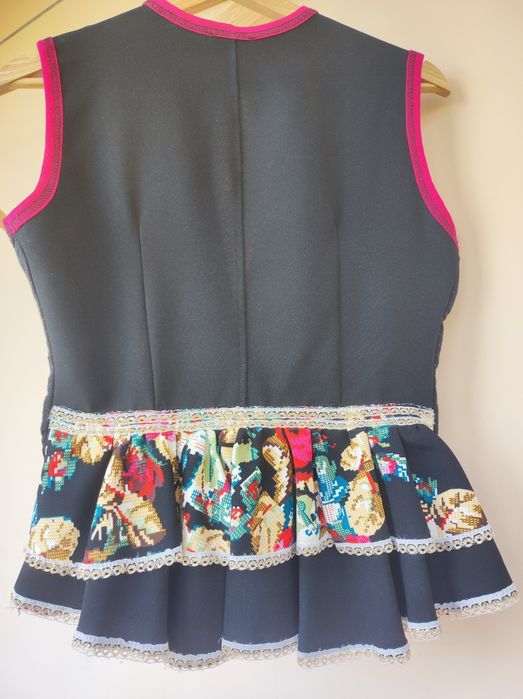 Vesta casual subtire, deosebita cu motive florale