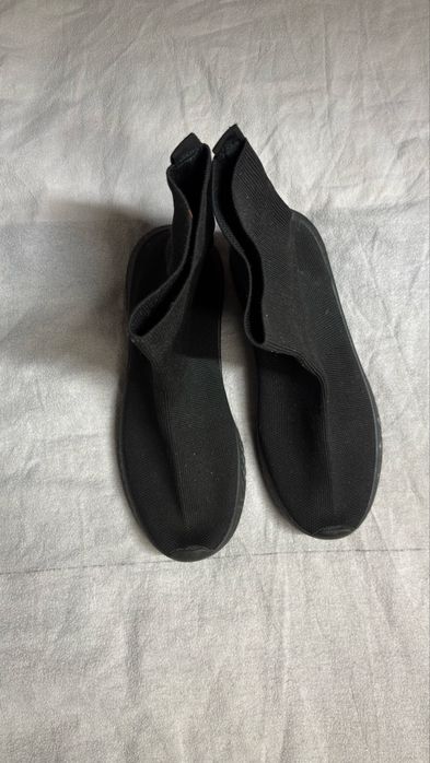 Cizmulite din material elastic