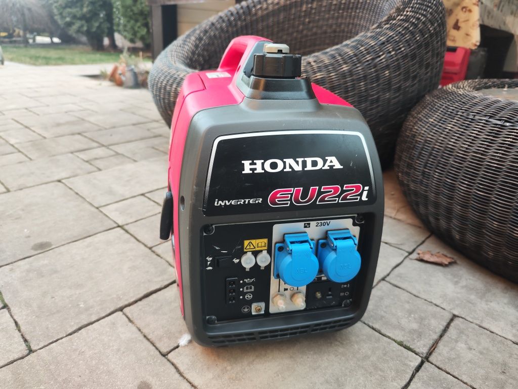 Generator silentios cu inverter Honda EU 22i ideal pt masini electrice