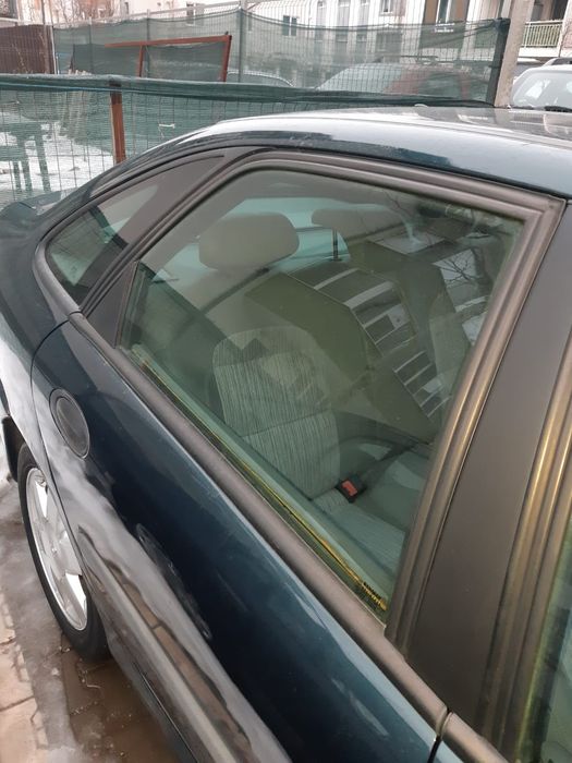 Renault Laguna an fabricație  1999
