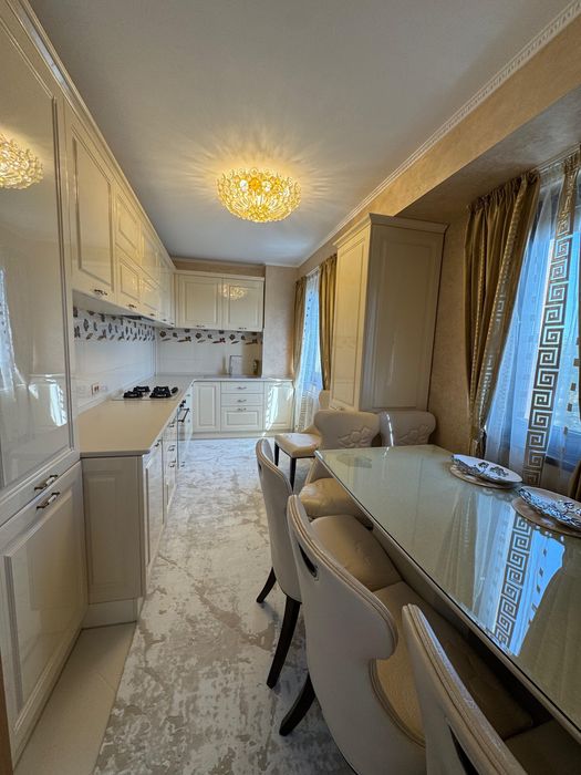 Închiriez apt  cu 2 camere de lux în bloc Doja 1