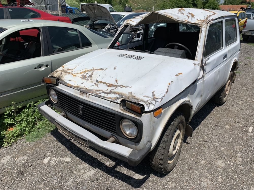 НА ЧАСТИ! Lada Niva 1.7 i 4x4 5 скорости 2006 г. инжекцион, 5 броя