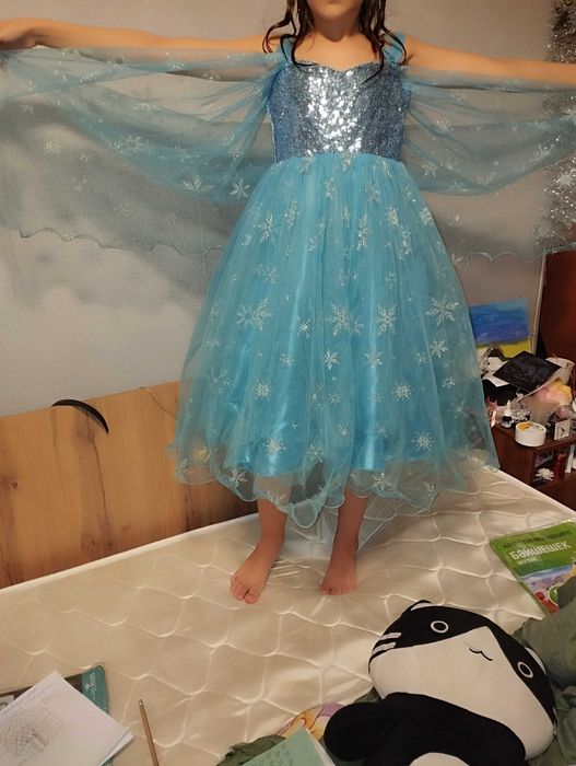 Продам шикарное, очень красивое, голубое платье Эльзы. от 6 до 11 лет.