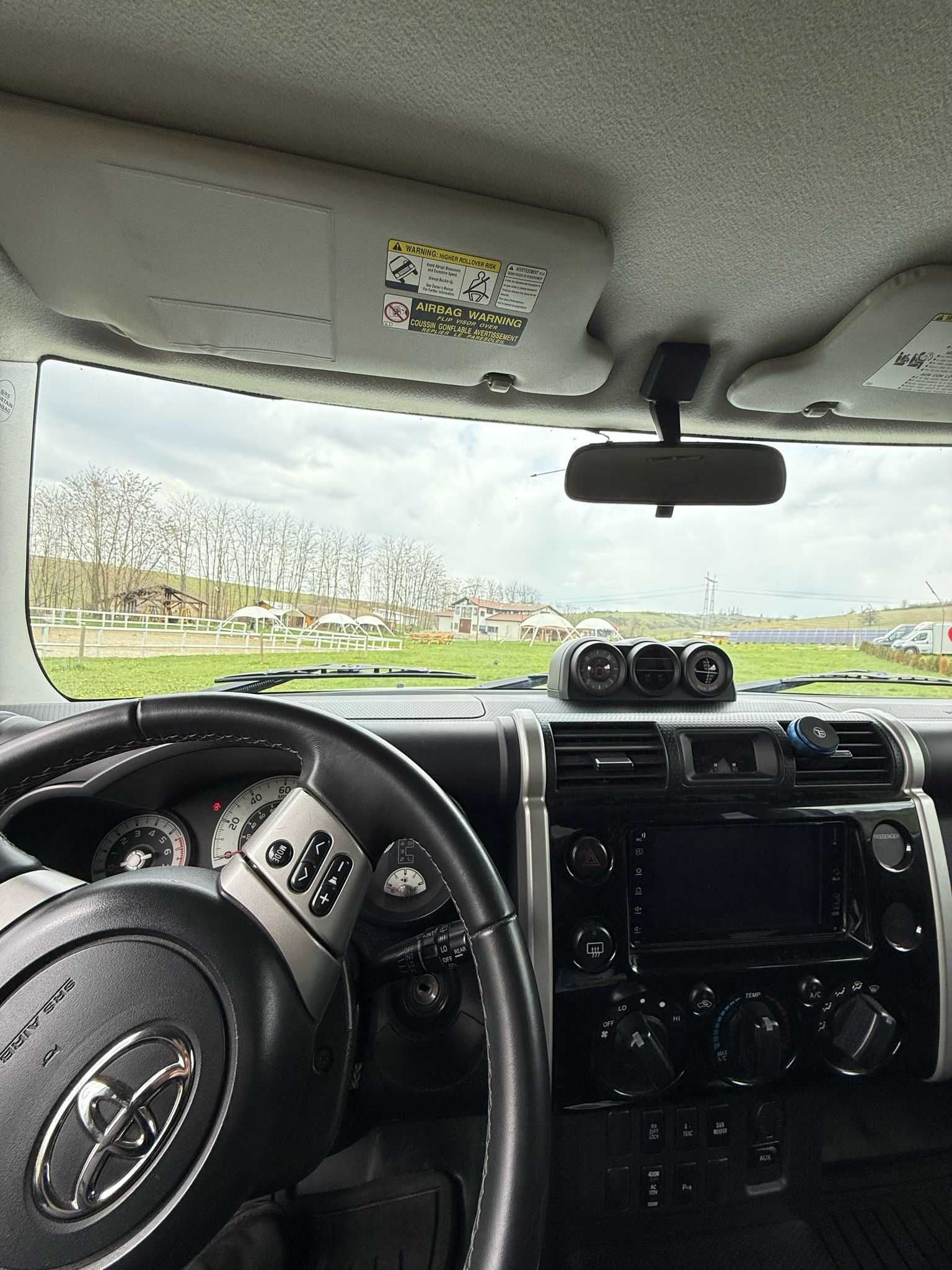 Toyota FJ la vânzare - pregătit de aventura!