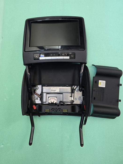 Монитори за задна седалка MERCEDES ,BMW