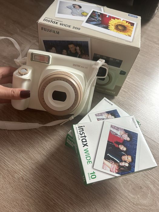 Продаю фотоаппарат Fujifilm Instax Wide 300 (цвет Toffee)
