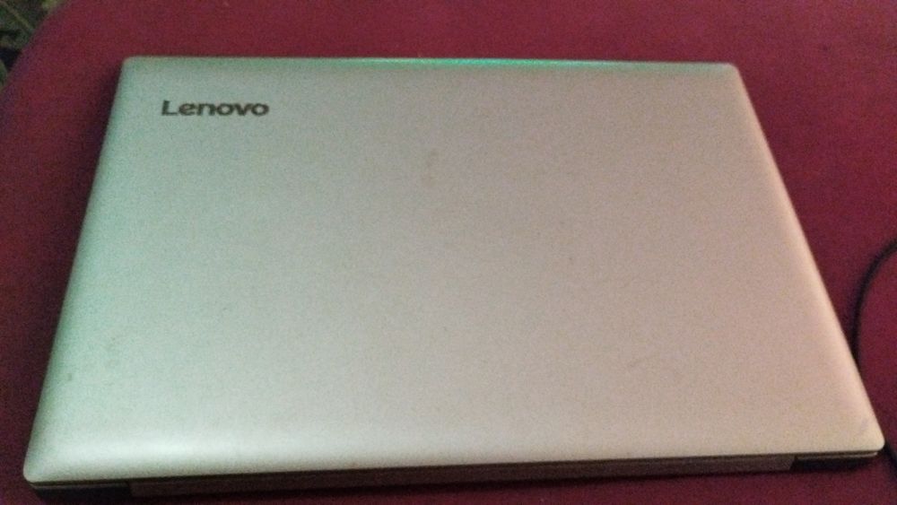 Vând laptop Lenovo