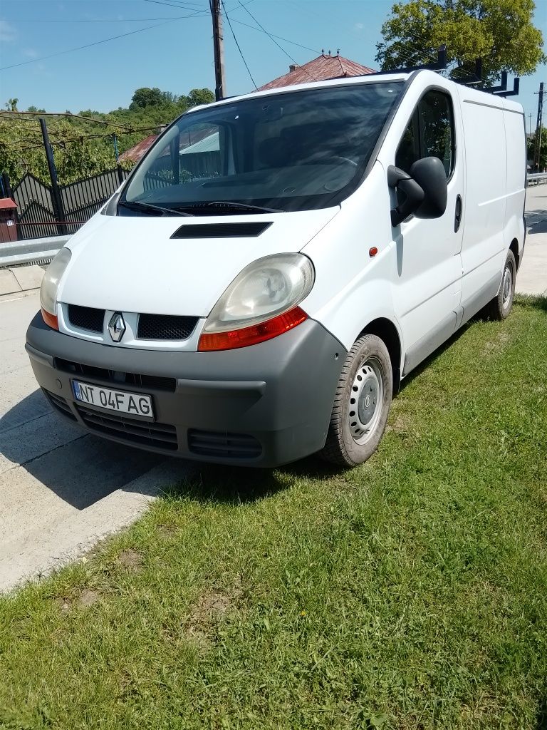 Vând Renault Trafic