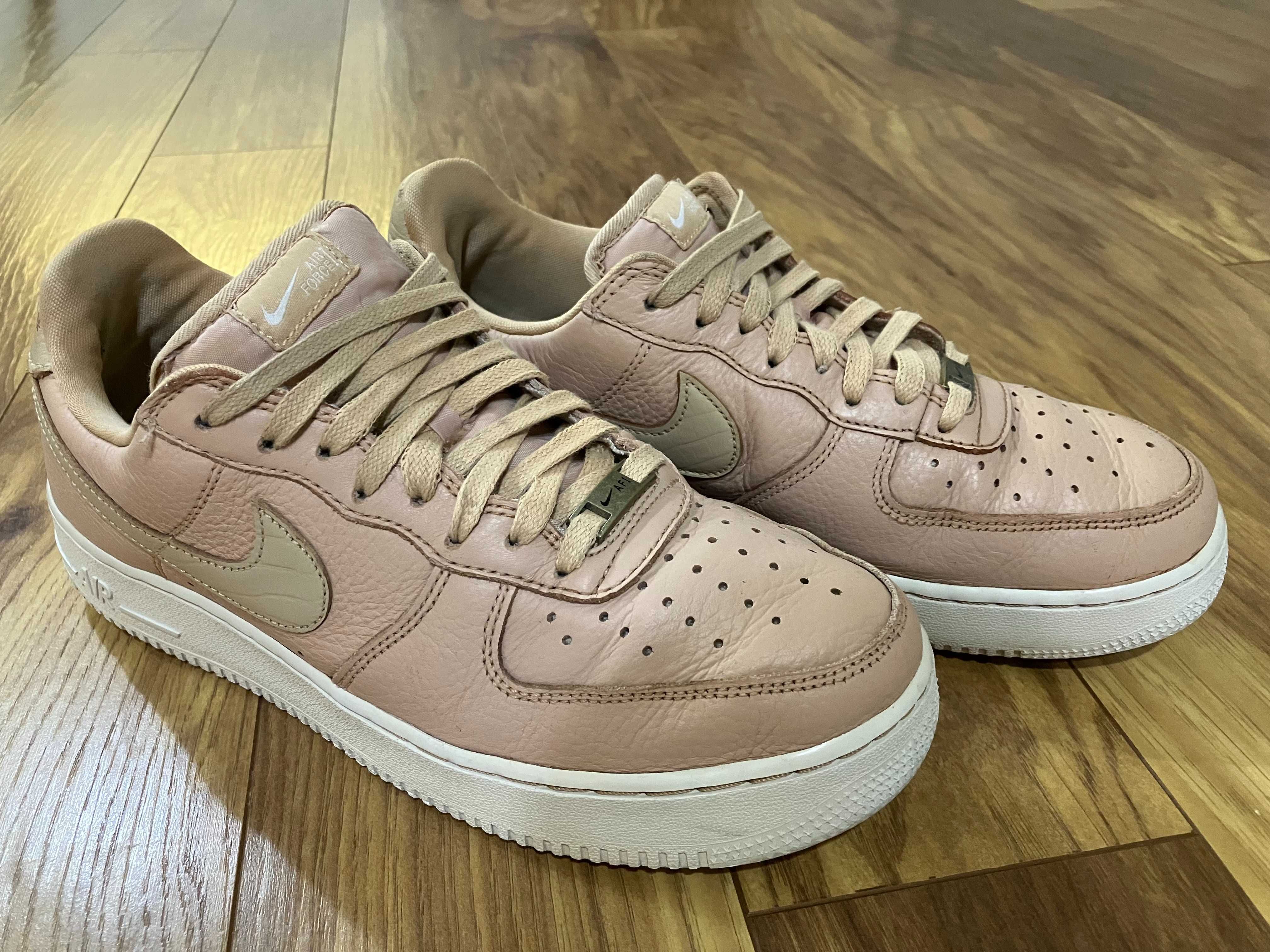 Mens' NIKE AIR FORCE 1 EU 42,5