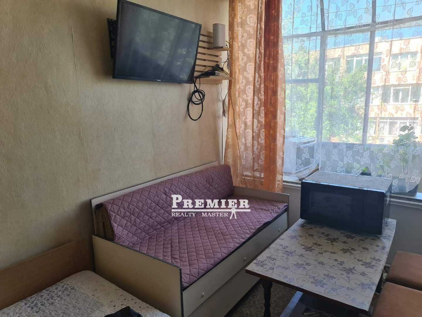 Предлагаме за продажба евтино студио без такса