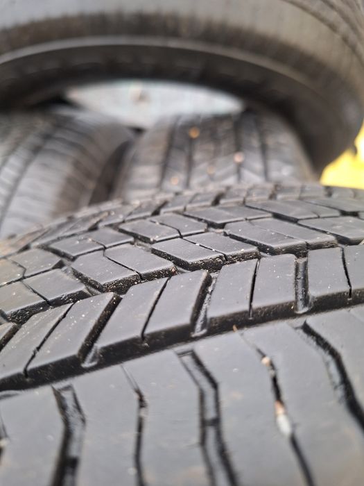 Vând anvelope Yokohama Geolandar 215 70 16 100H