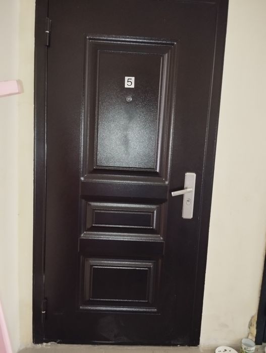 Дверь железная,входная.состояние нормальное.размер  2050#960.левая