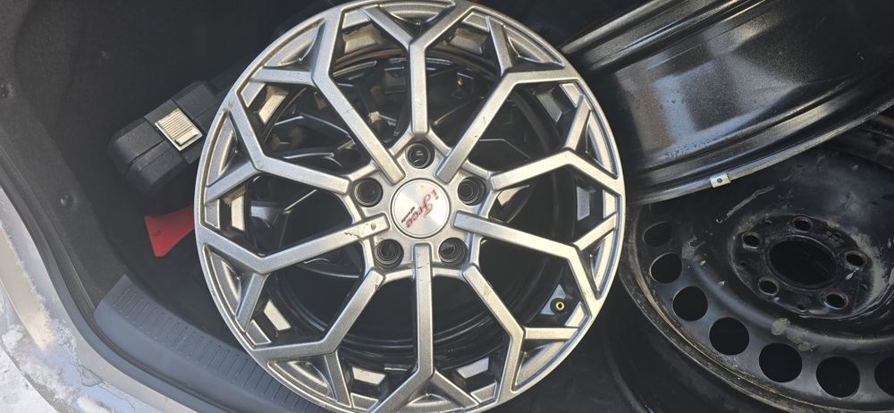 Титанки на 16 разболтовка 5:114.3