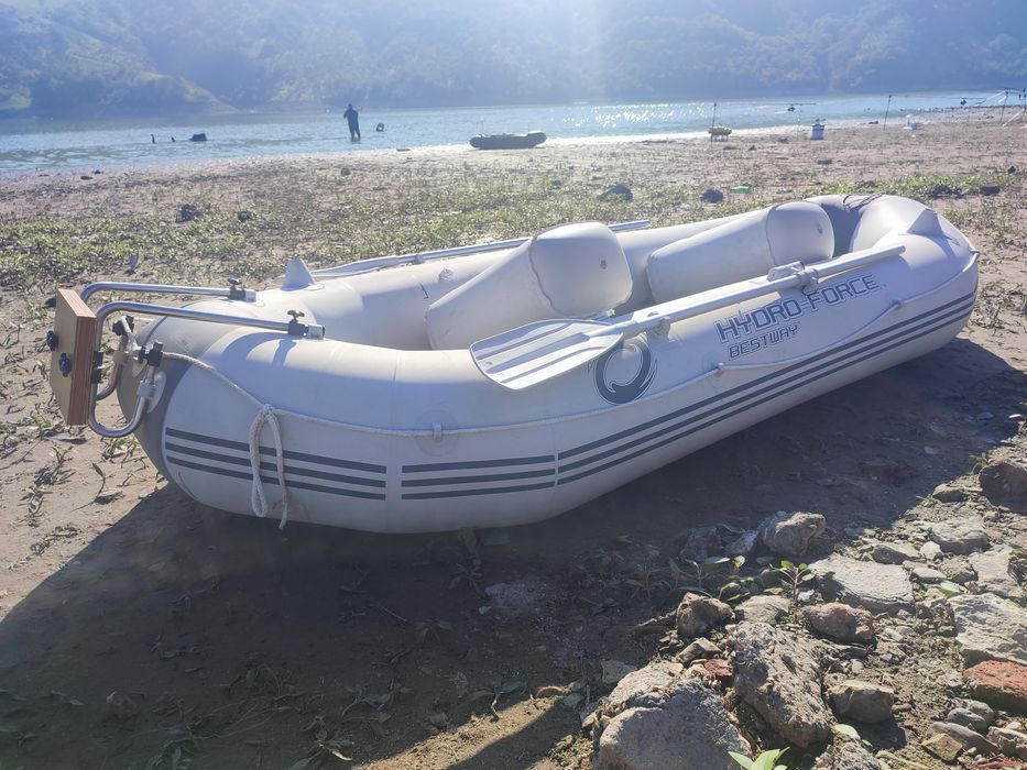 Лодка за риболов и разходка