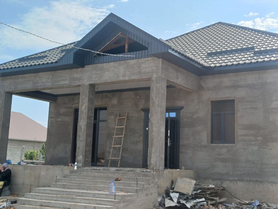 Монтаж крыши, сайдинга и водостоков любой сложности.