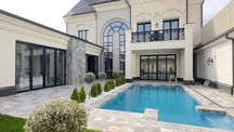 Центр Луначарского | Дом - 6 соток: 7 комнат: Бассейн: Сауна: 800 м²