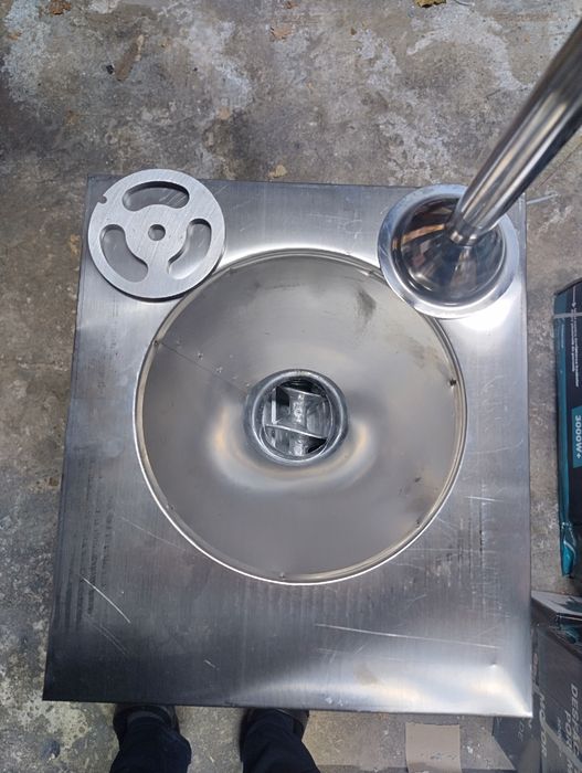 Masina tocat carne 32 cu pâlnie aluminiu