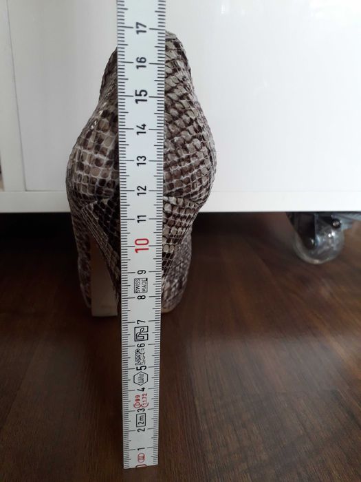 Дамски обувки на висок ток