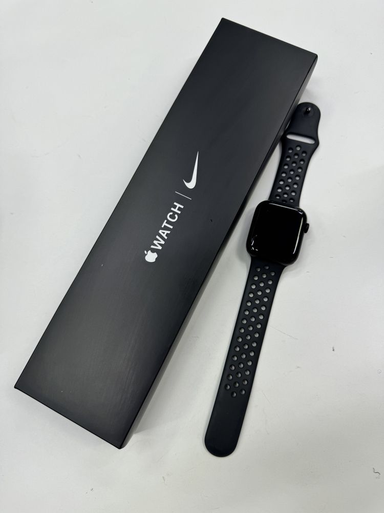 Продам Apple Watch Series 7 Nike 45mm