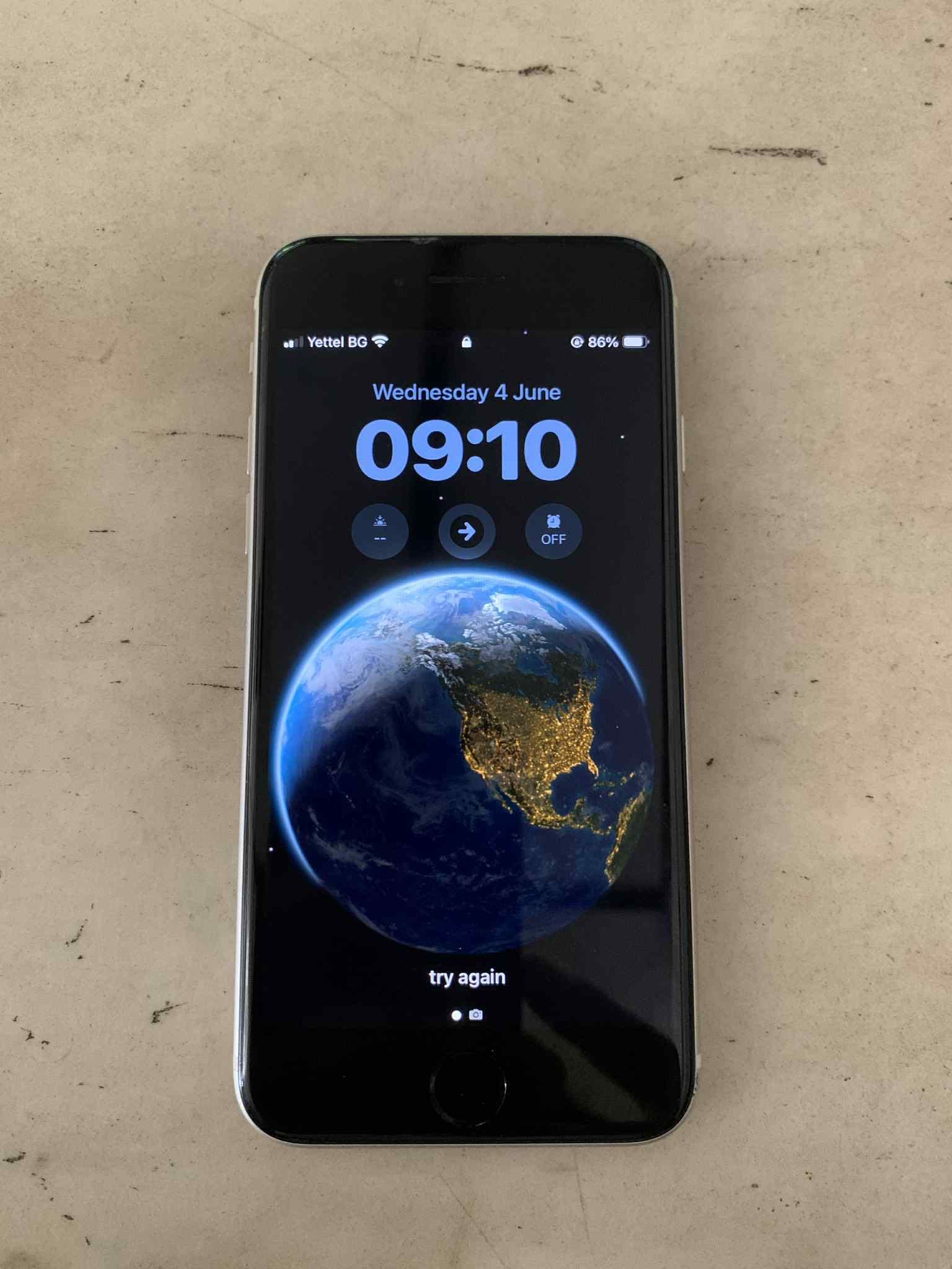 IPhone SE 3 2022 година 93 живот на батериякапацитет 64гв