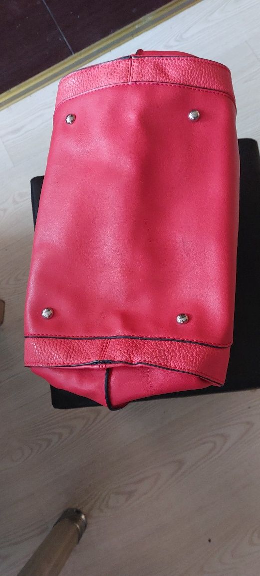 Продавам червена дамска кожена чанта L&S WENG XIUXIANG.