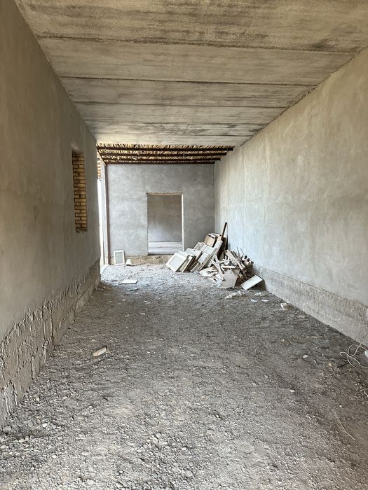Navoiy sh. Guliston 3 da 2 qavatli hovli sotiladi