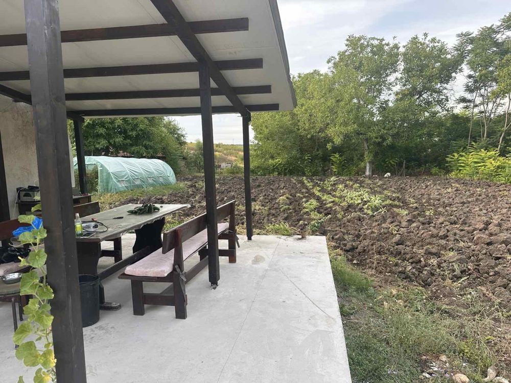 Едноетажна къща в село Сладун
