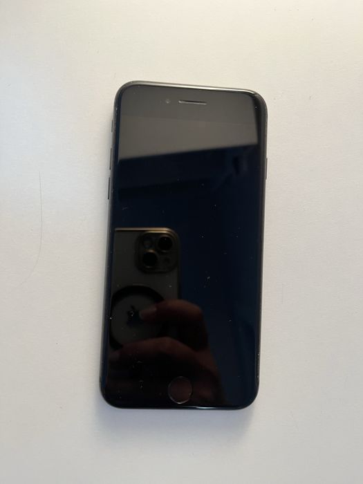 Продам телефон Iphone 8 срочно