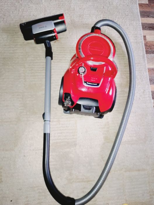 Пылесос Bosch работает