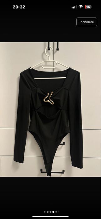 body negru cu detaliu auriu marimea S