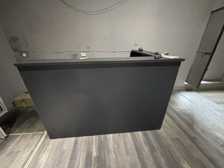 Продам оптом: PS4 Slim, джойстики, Smart TV, стойка ресепшена