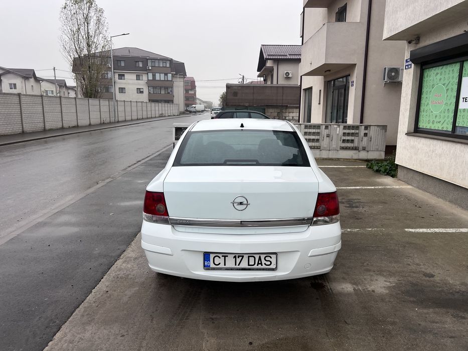 Opel Astra H sedan 1.6 benzina 2009