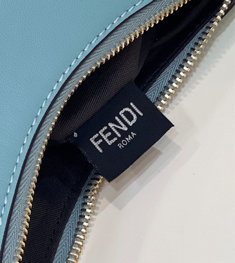 Geanta Fendi model Fendigraphy