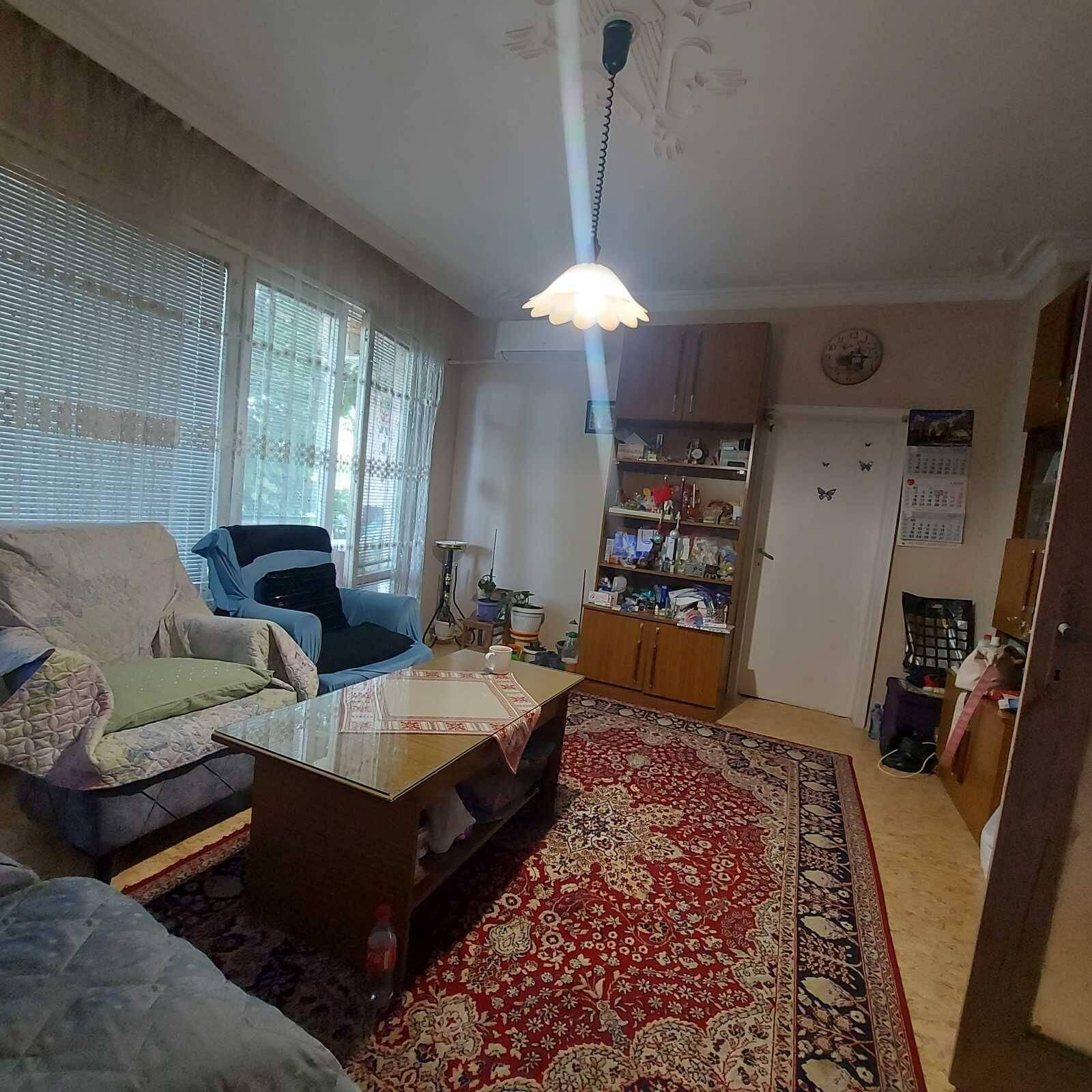 Тристаен апартамент в кв. Изгрев