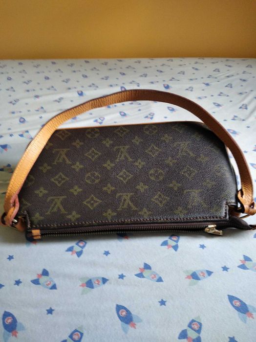 Дамска средна кафява чанта