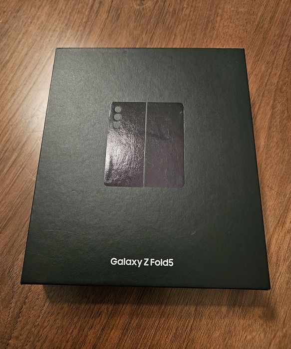 Samsung fold5  използван  месец