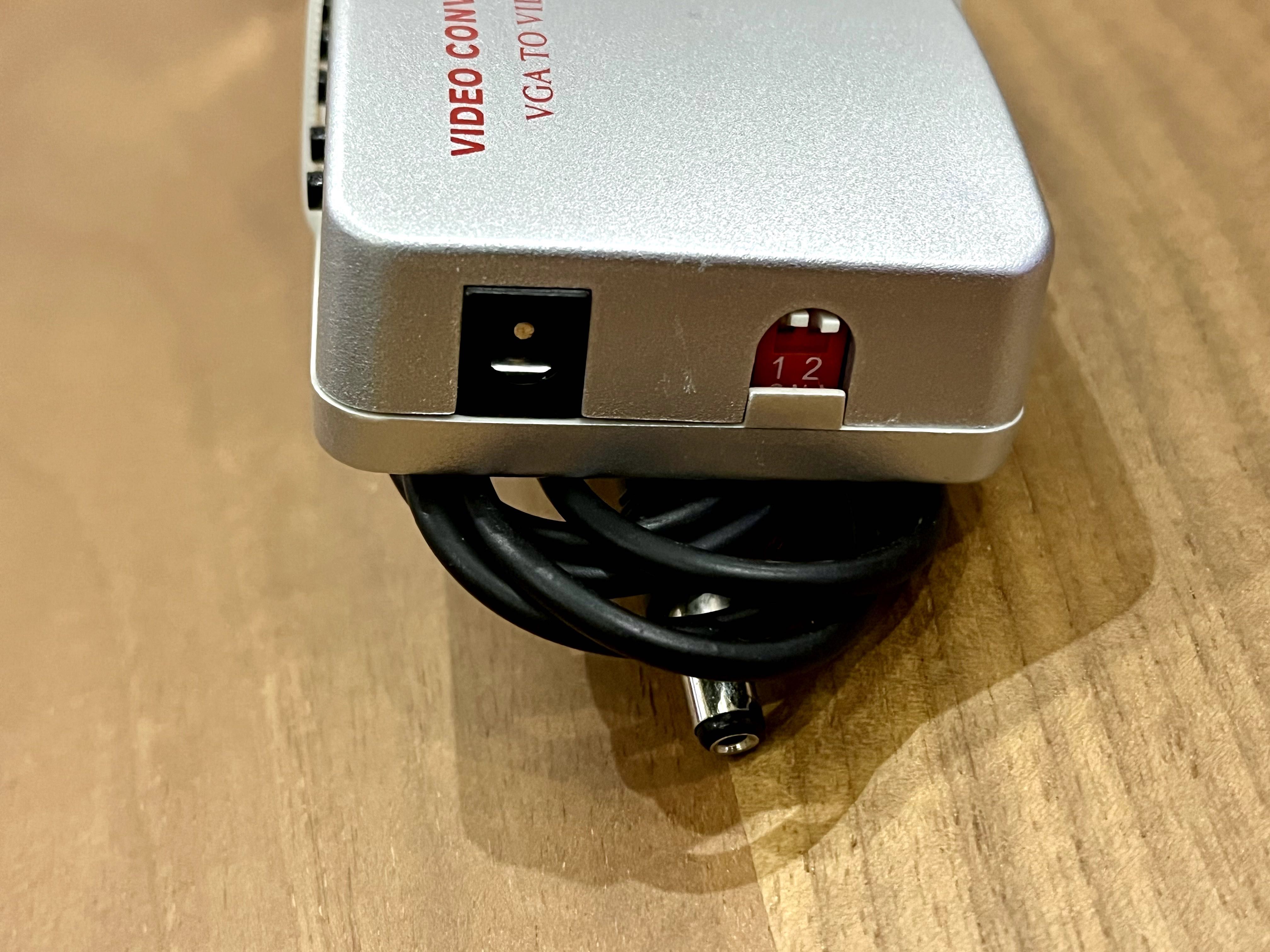 Адаптери Mini DisplayPort към VGA + VGA към S-Video + VGA кабел