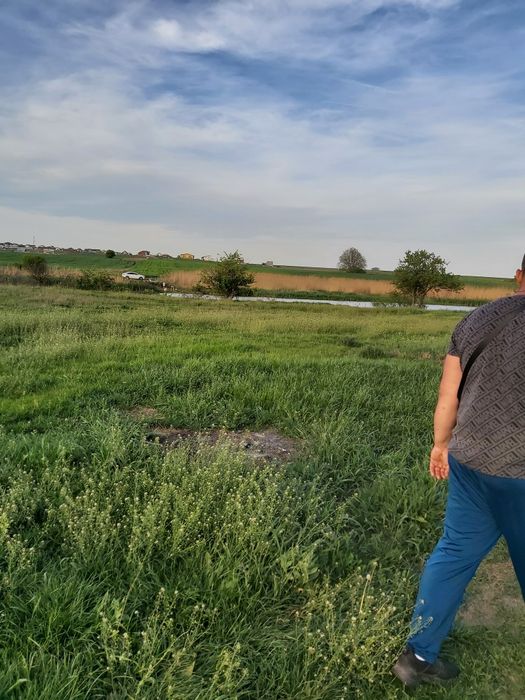 Vând 2loturi de 450m2 la ieșirea din Berceni lângă lac