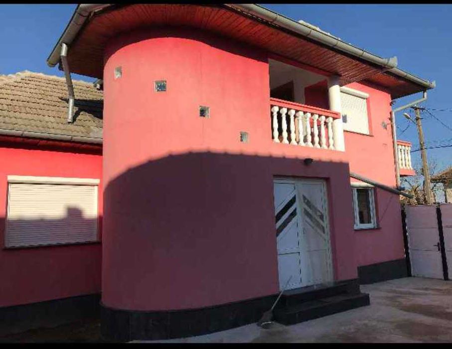 Vand casă în Tarnova Jud Arad 2.500 pătrați