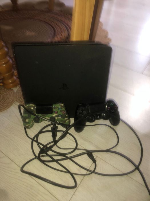 PlayStation 4 slim и iPhone 8 plus