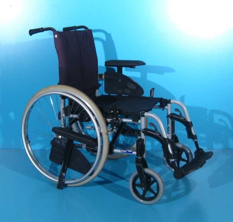 Scaun cu rotile handicap Breezy / latime sezut 43 cm