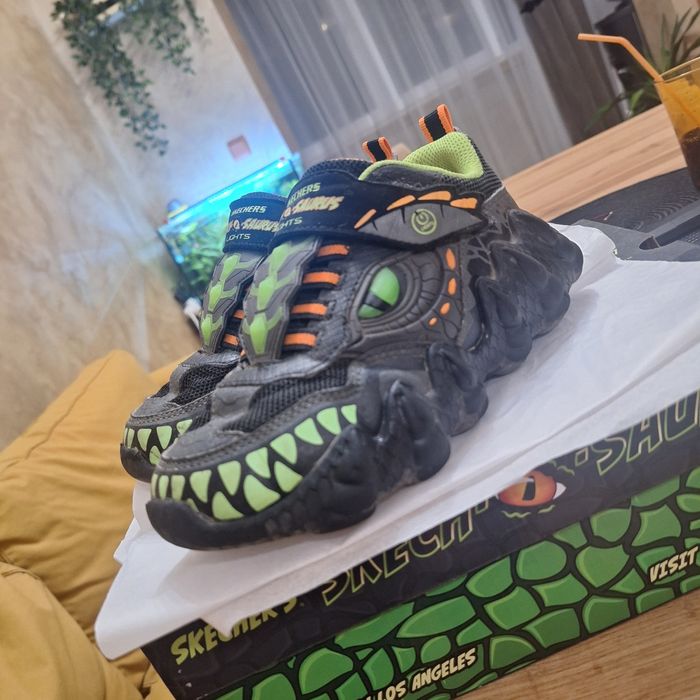 Детски маратонки skechers skech-o-saurus светещи