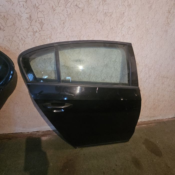 ЗАДНА ДЯСНА Врата пасат 7 седан