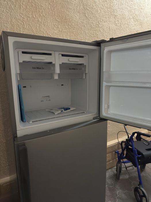 Холодильник Samsung