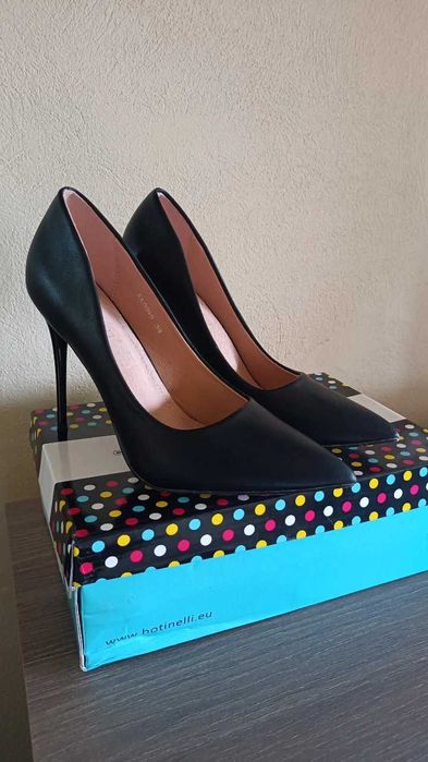 Pantofi stiletto noi