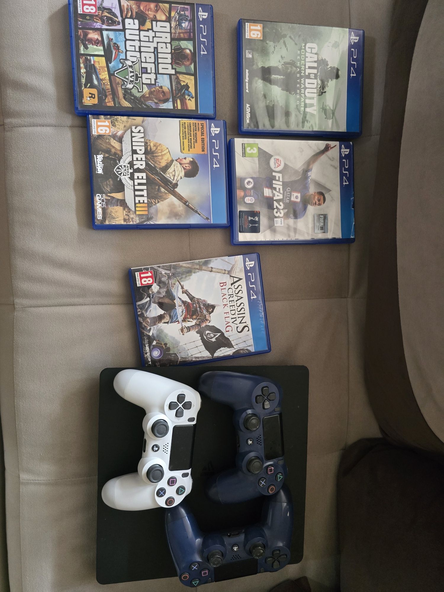 Ps4 с два джойстика и 5 игри