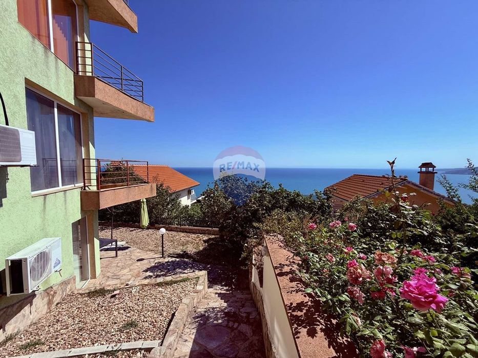 Апартамент с морска гледка и паркомясто за продажба, гр. Балчик, Я.И.