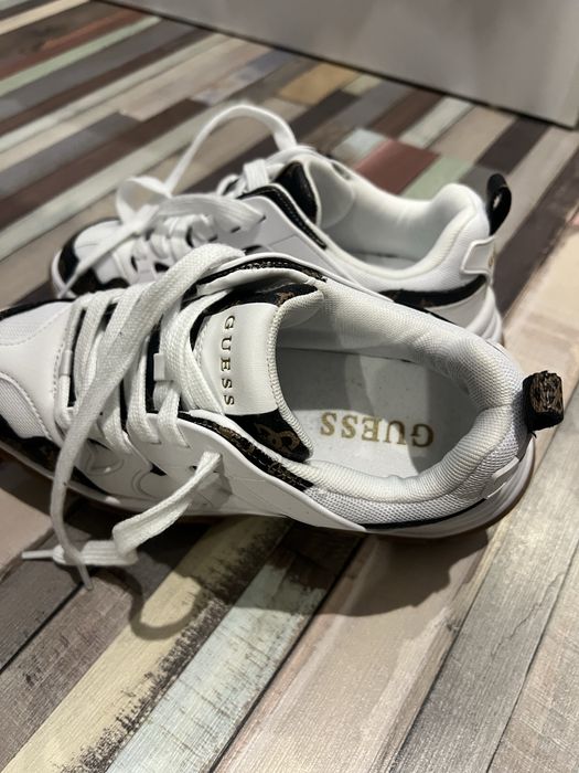 Сникърси Guess, страхотни!