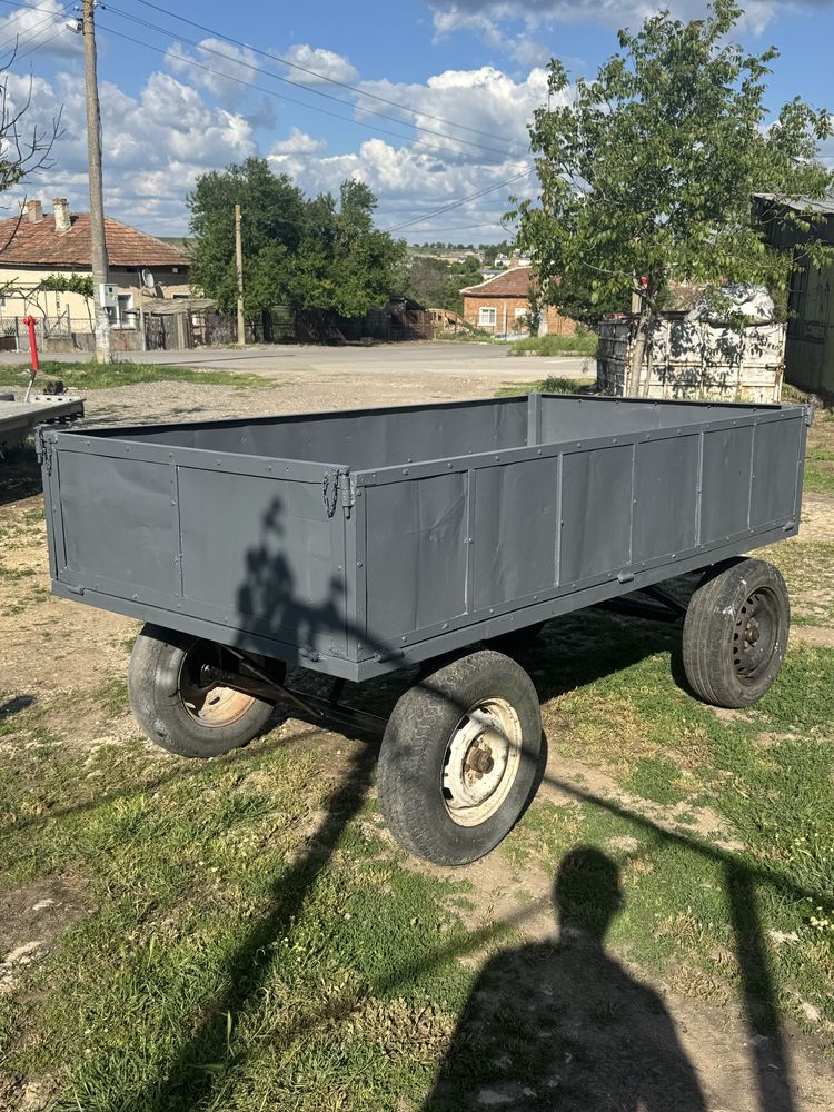 Ремарке за малък трактор 2т